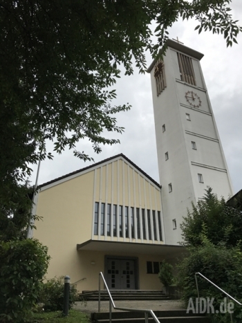 Altbach_ZumHeiligenKreuz_Kirche1