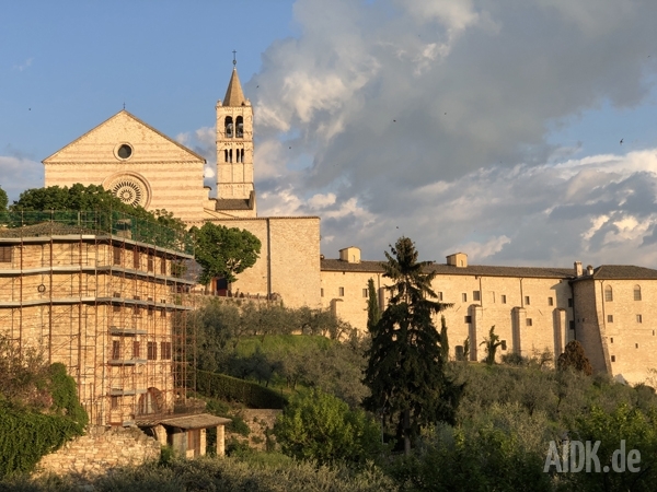 Assisi_SantaChiara_Kirche14