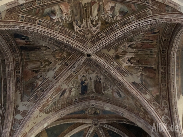 Assisi_SantaChiara_Kirche9