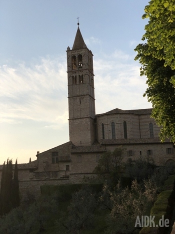 Assisi_SantaChiara_Kirche1