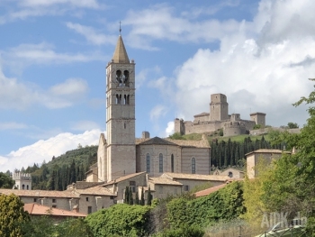 Assisi_SantaChiara_Kirche13