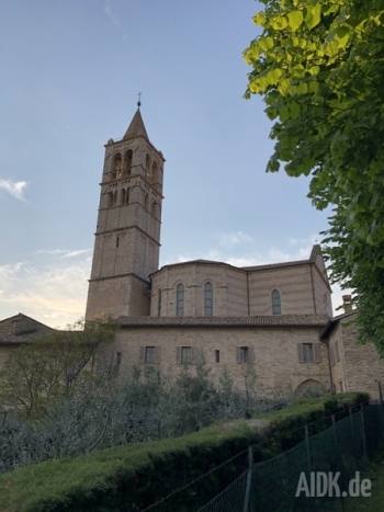 Assisi_SantaChiara_Kirche3