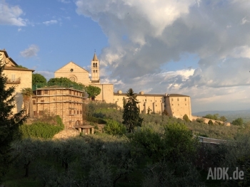 Assisi_SantaChiara_Kirche6
